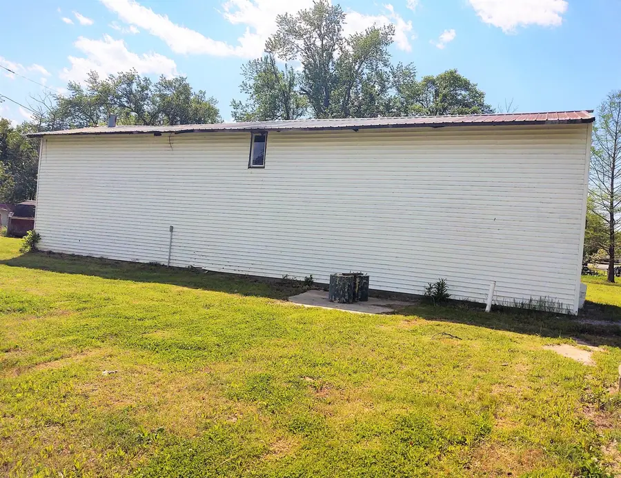 288 E Illinois Avenue, Shawneetown, IL 62984 - #3