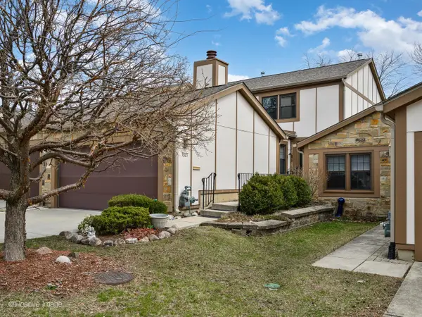 1327 Shagbark Lane, Wheaton, IL 60187