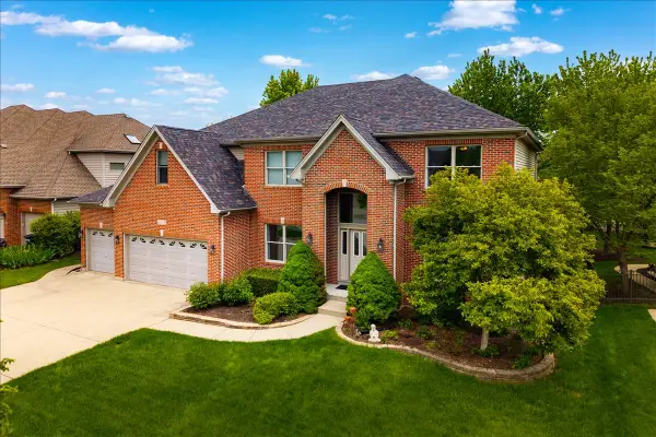 3332 Farmgate Drive, Naperville, IL 60564