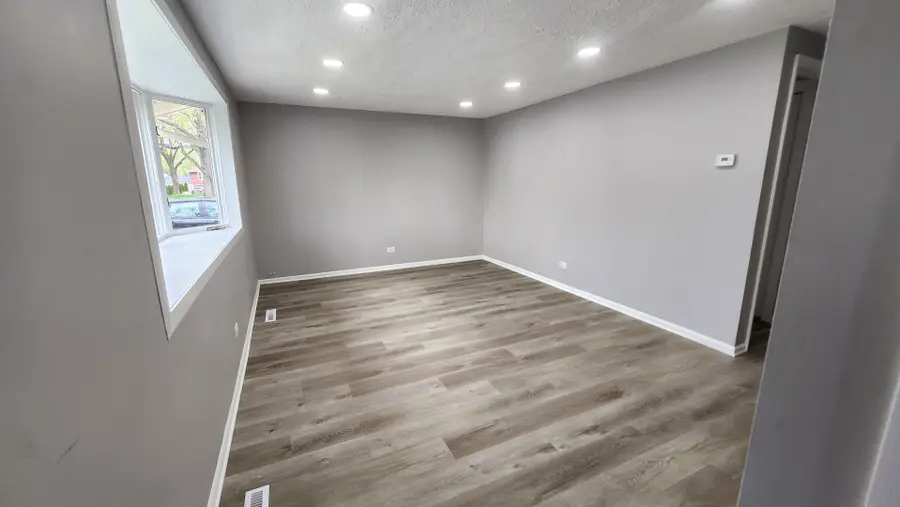 1730 Kingston Circle, Carpentersville, IL 60110 - #3