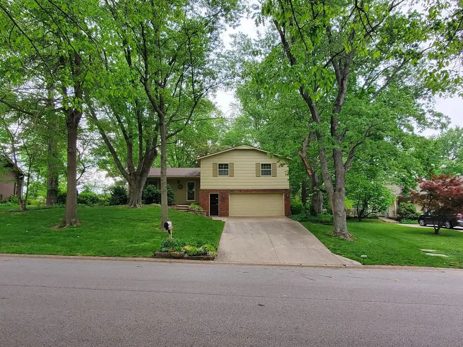 103 N Lark Lane, Carbondale, IL 62901 - #2