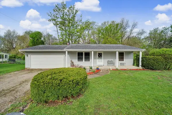 105 S Meadowhill Lane, Mahomet, IL 61853