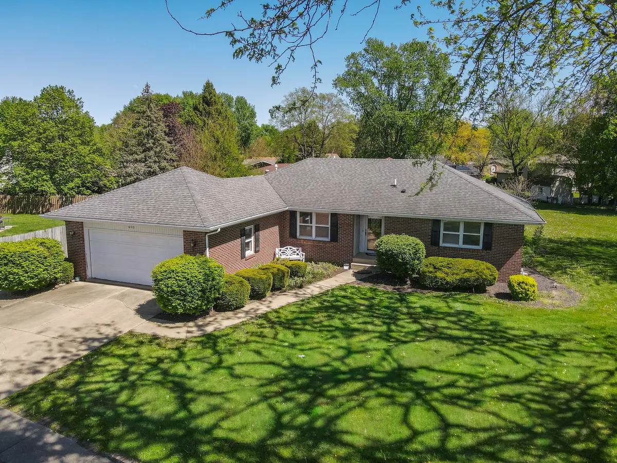690 E Vicksburg Court, Bourbonnais, IL 60914 - #1