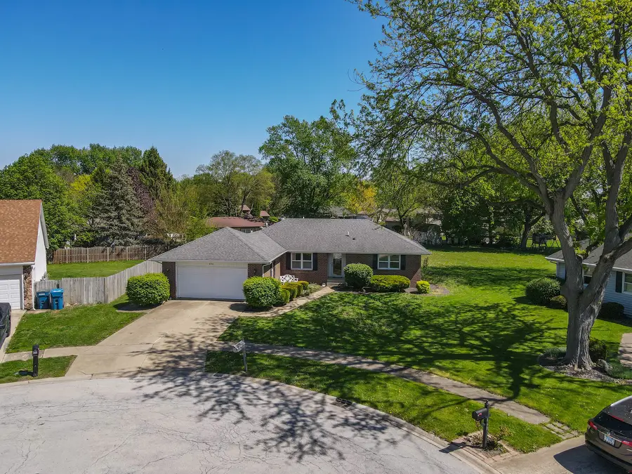 690 E Vicksburg Court, Bourbonnais, IL 60914 - #2