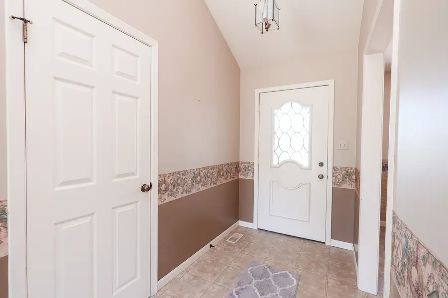 690 E Vicksburg Court, Bourbonnais, IL 60914 - #3