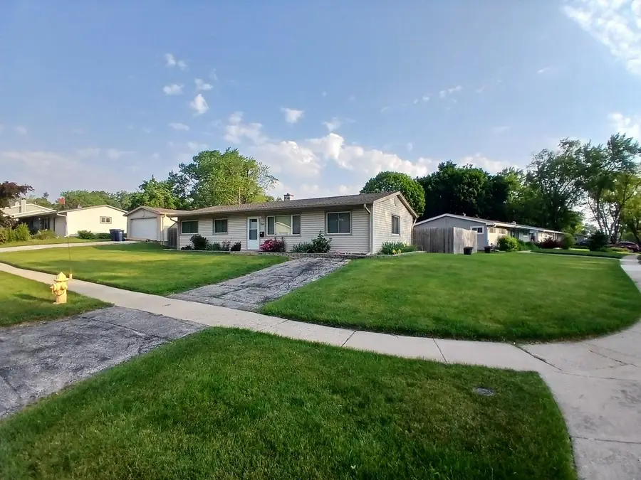 18468 W Meadow Lane, Gurnee, IL 60031 - #3