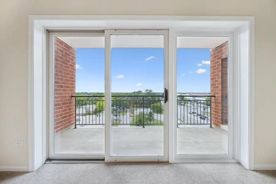 5555 N Cumberland Avenue #804, Chicago, IL 60656 - #2