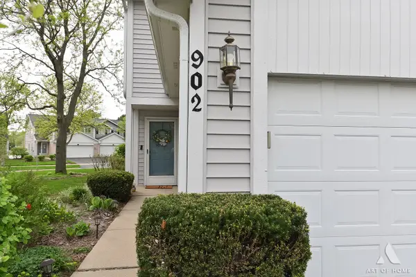 902 Ashley Court, Westmont, IL 60559