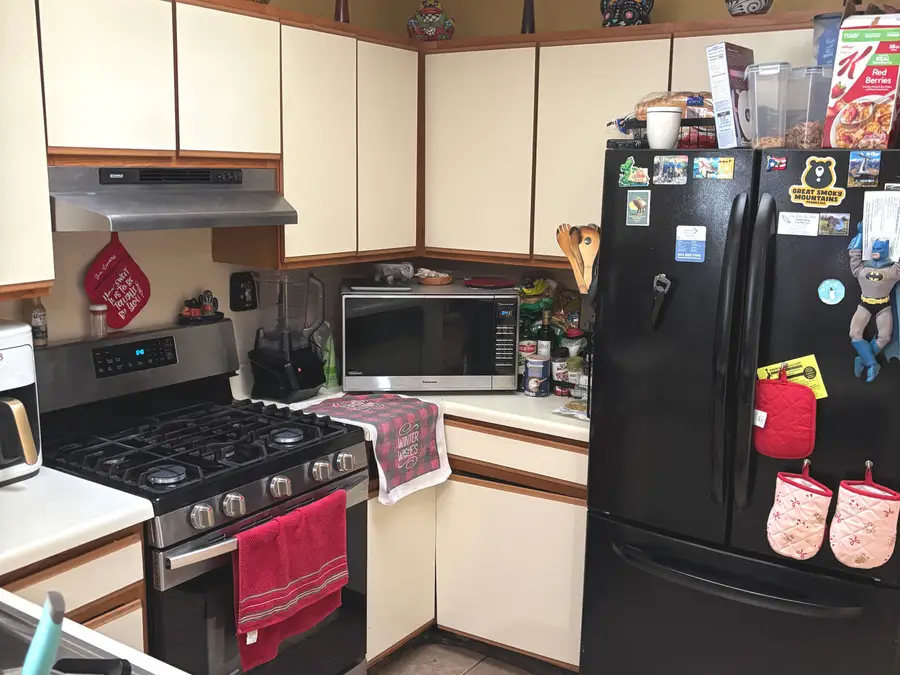 906 Knightsbridge Drive, Island Lake, IL 60042 - #3