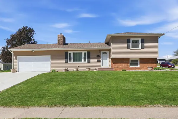 3822 Wilkes Avenue, Davenport, IA 52806