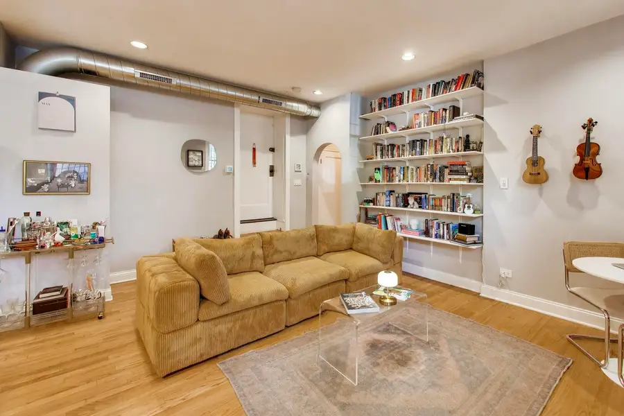 643 W Roscoe Street #G, Chicago, IL 60657 - #3