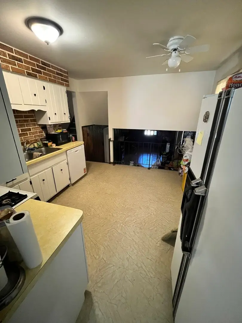 14238 S Manistee Avenue, Burnham, IL 60633 - #3