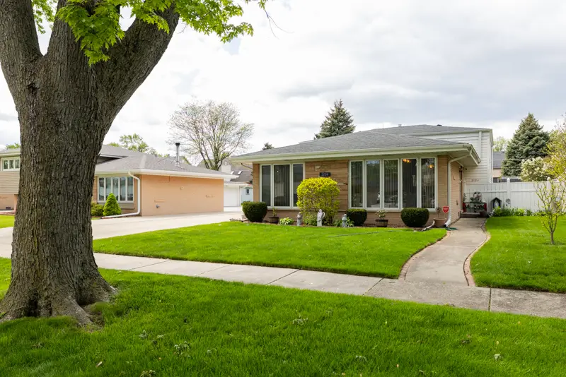 2124 Westview Drive, Des Plaines, IL 60018 - #2