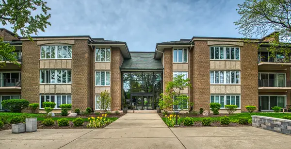 2 Oak Brook Club Drive #C103, Oak Brook, IL 60523
