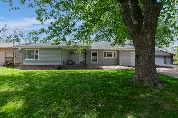 112 Cliff Drive, Carbon Cliff, IL 61239