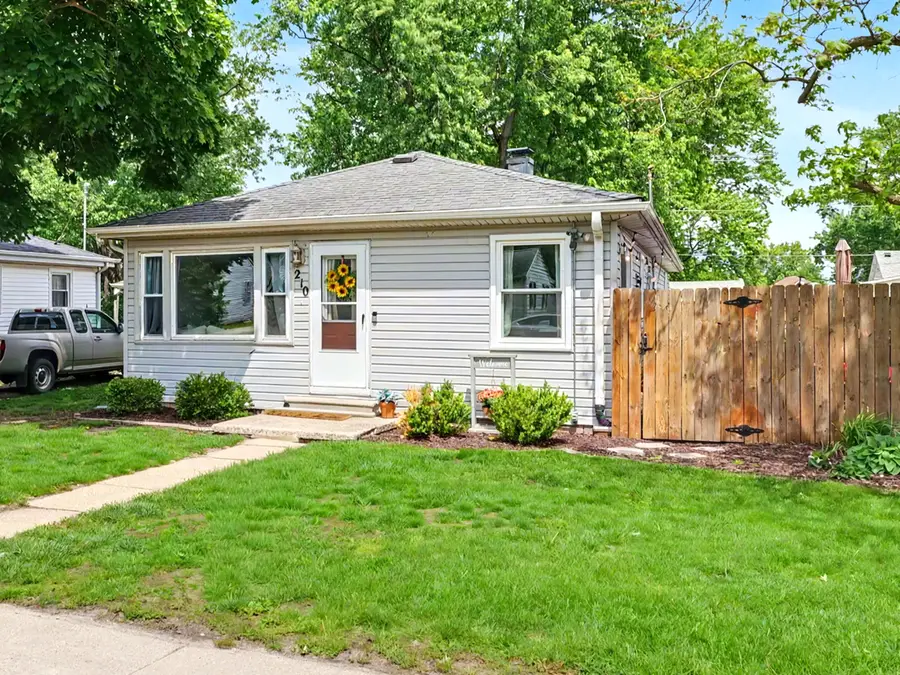 210 North Street, Fisher, IL 61843 - #2