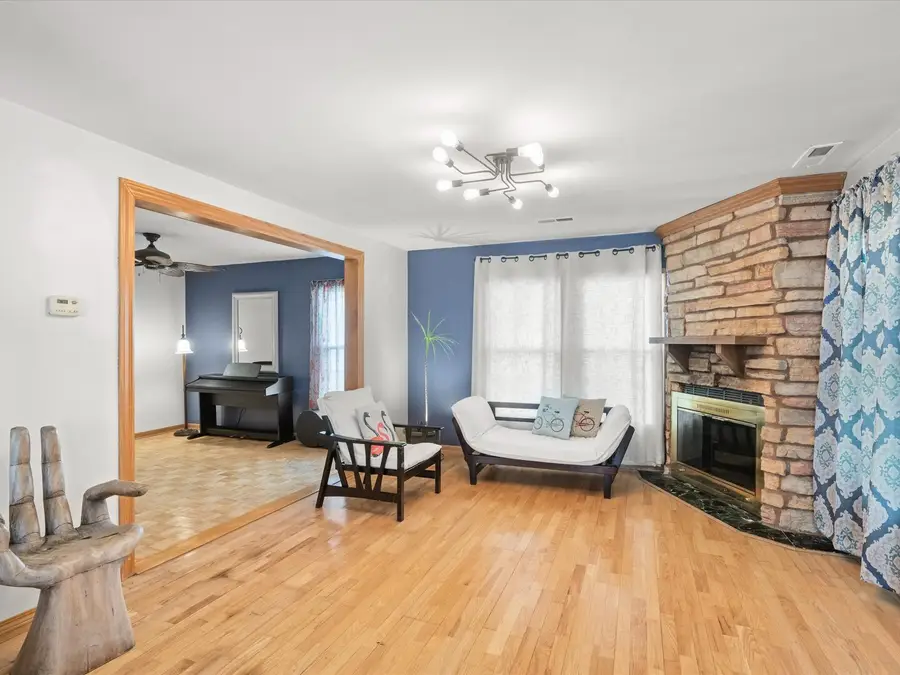 946 Burton Avenue, Highland Park, IL 60035 - #2