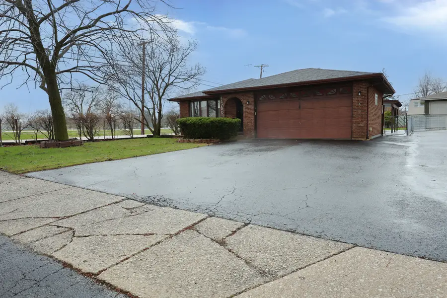 11050 Parkside Avenue, Chicago Ridge, IL 60415 - #2