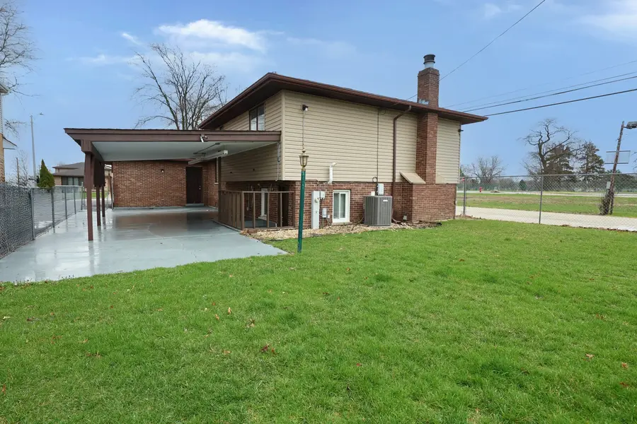 11050 Parkside Avenue, Chicago Ridge, IL 60415 - #3