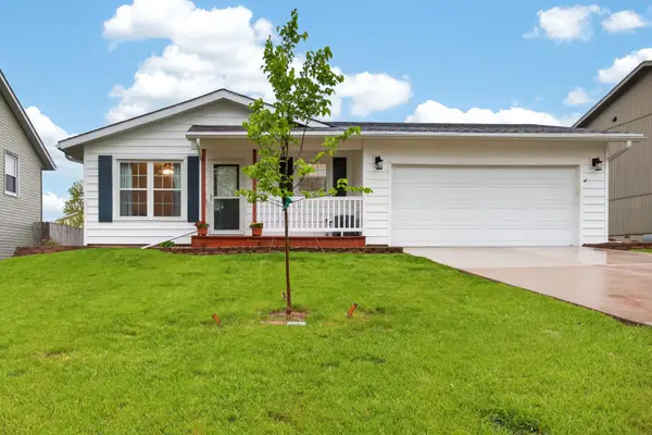 8 Ivey Court, Bloomington, IL 61701