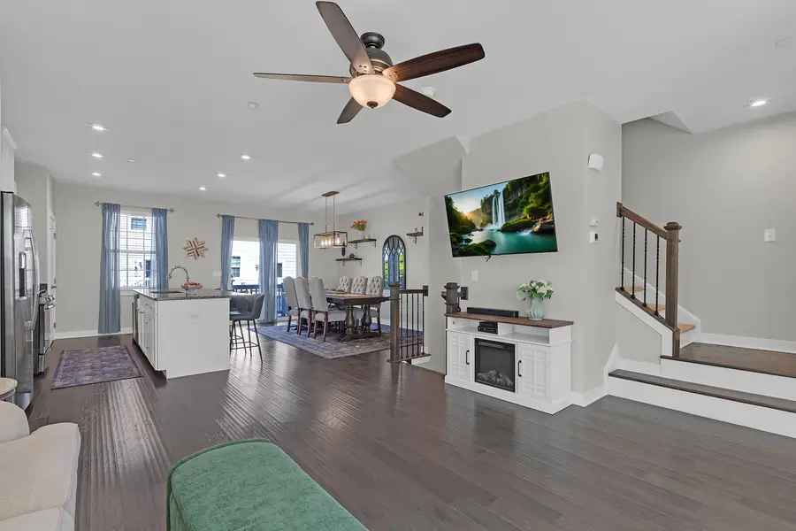35 Nicholas Drive W, Des Plaines, IL 60016 - #2