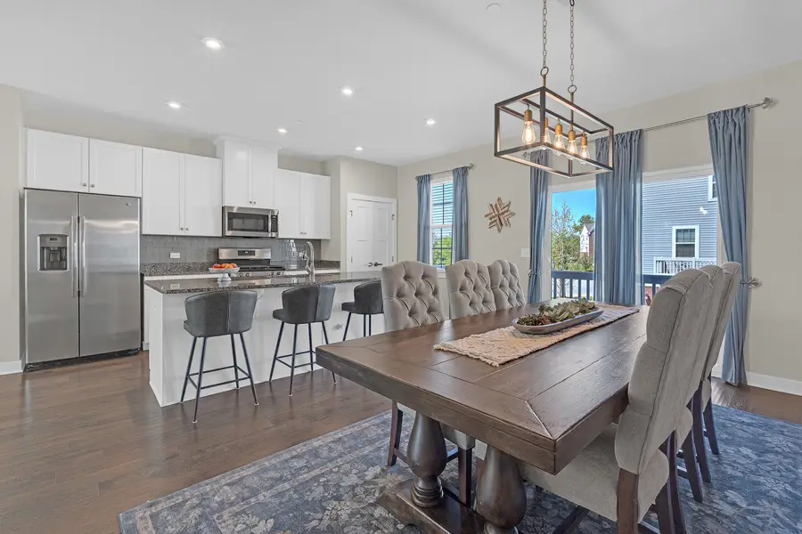 35 Nicholas Drive W, Des Plaines, IL 60016 - #3