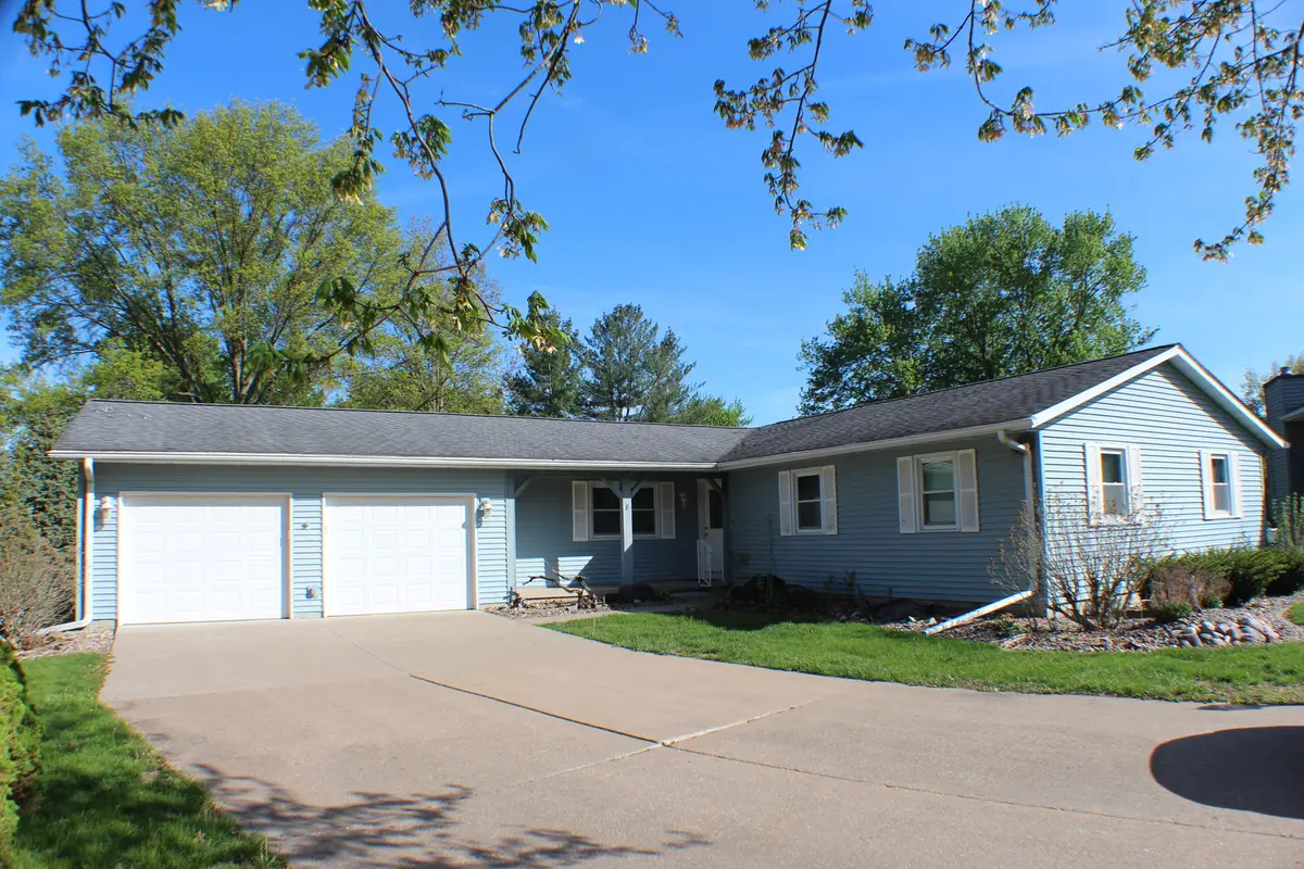 8 Apache Court, Eldridge, IA 52748 - #1