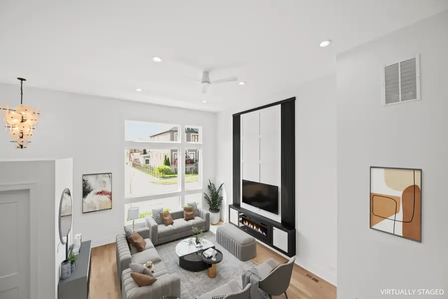 702 E 41 Street, Chicago, IL 60653 - #3