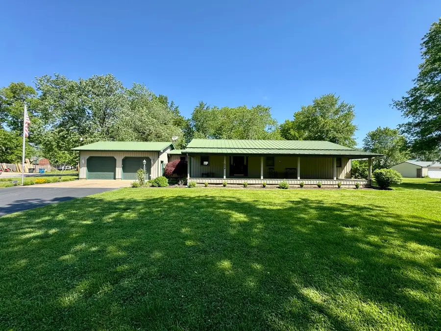 504 E Murray Street, Sesser, IL 62884 - #2
