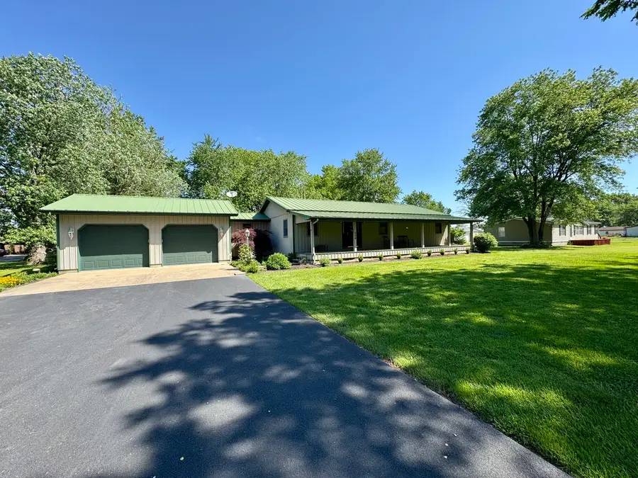 504 E Murray Street, Sesser, IL 62884 - #3