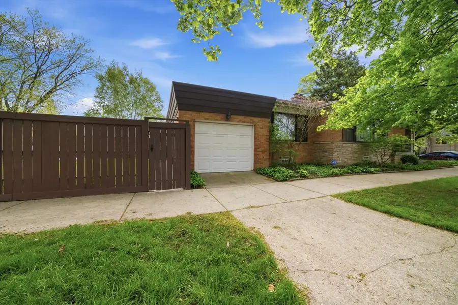 2456 W Farwell Avenue, Chicago, IL 60645 - #3