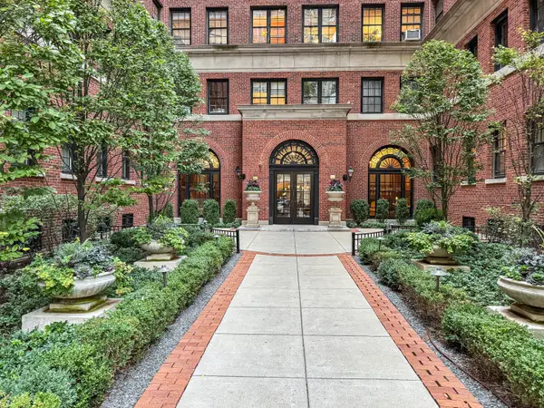 400 W Deming Place #3L, Chicago, IL 60614