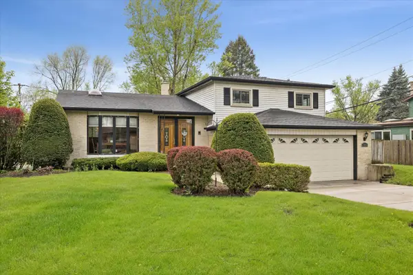 1903 E Ivy Lane, Mount Prospect, IL 60056