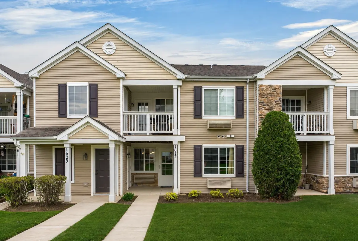 1613 Silverstone Drive #1613, Carpentersville, IL 60110 - #1
