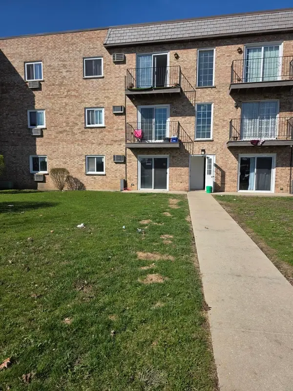 161 W Elk Trail #162, Carol Stream, IL 60188