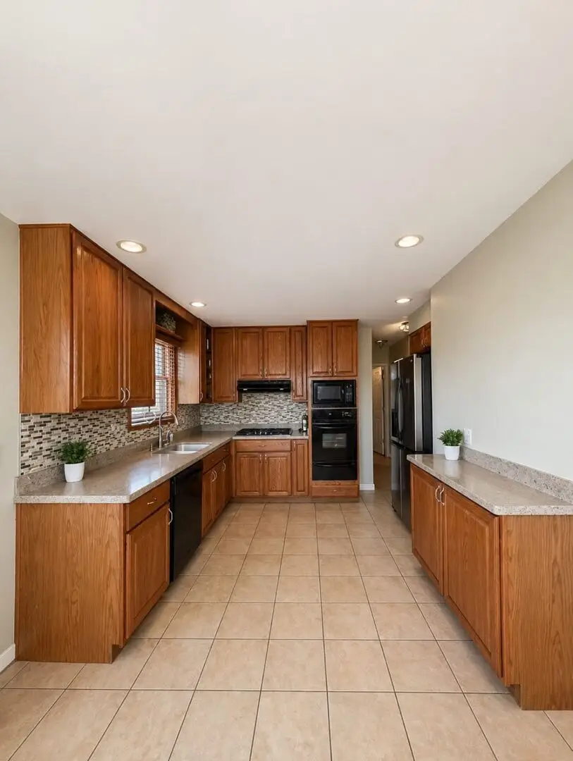 8405 Melvina Avenue, Burbank, IL 60459 - #3