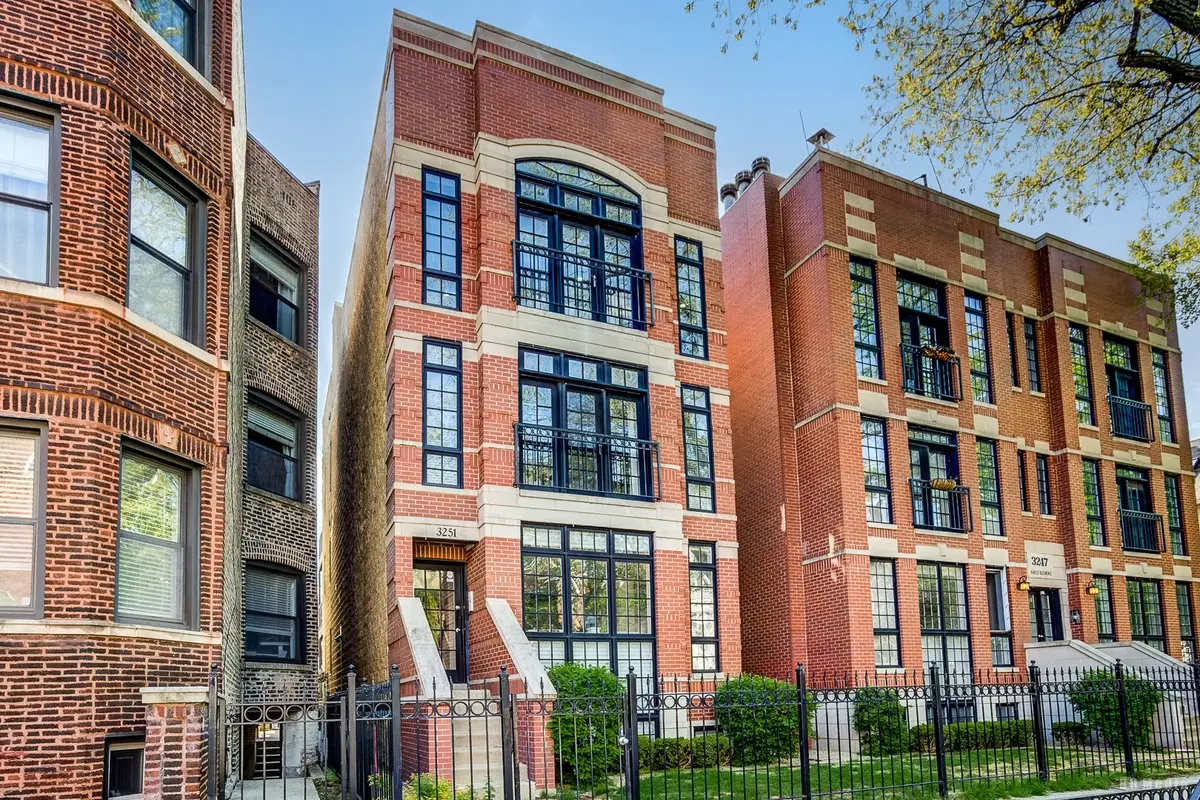 3251 N Kenmore Avenue #3, Chicago, IL 60657 - #1