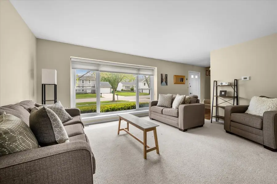 701 Thompson Boulevard, Buffalo Grove, IL 60089 - #3