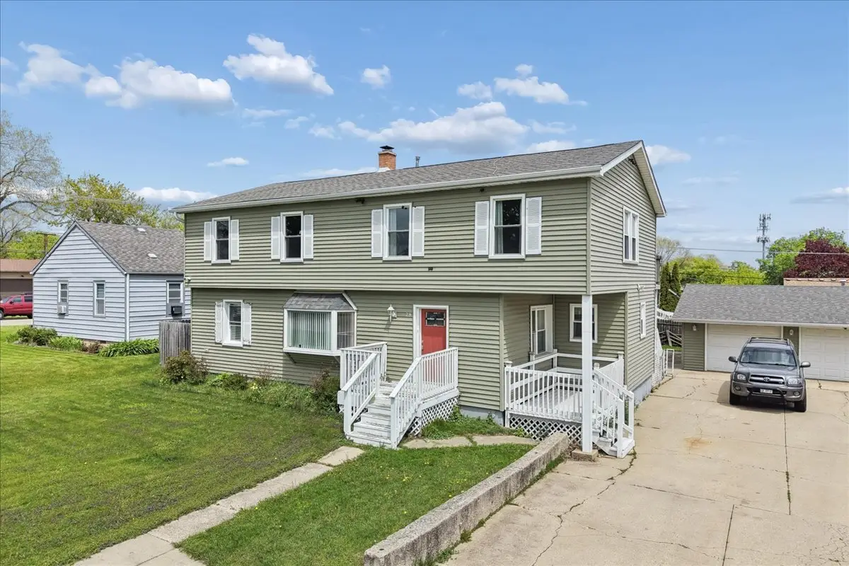 29 N Metropolitan Avenue, Waukegan, IL 60085 - #1