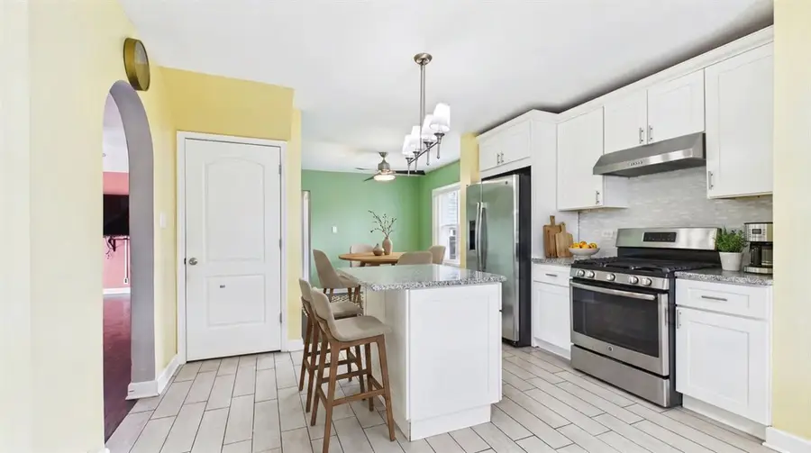 29 N Metropolitan Avenue, Waukegan, IL 60085 - #3