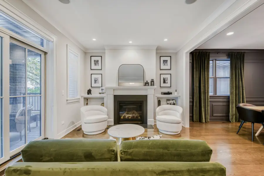 3645 N Damen Avenue #1, Chicago, IL 60618 - #3