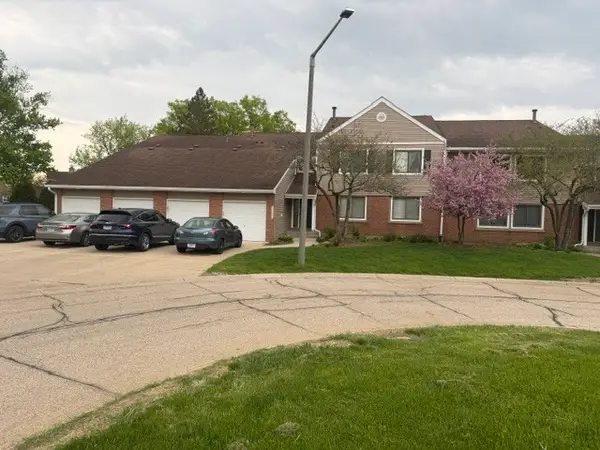 107 Autumn Court #4, Buffalo Grove, IL 60089