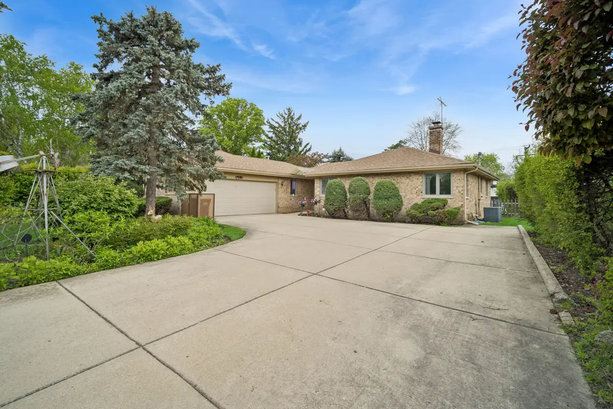 484 Springhill Drive, Roselle, IL 60172 - #1