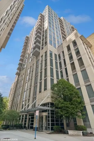 720 N Larrabee Street #1710, Chicago, IL 60610