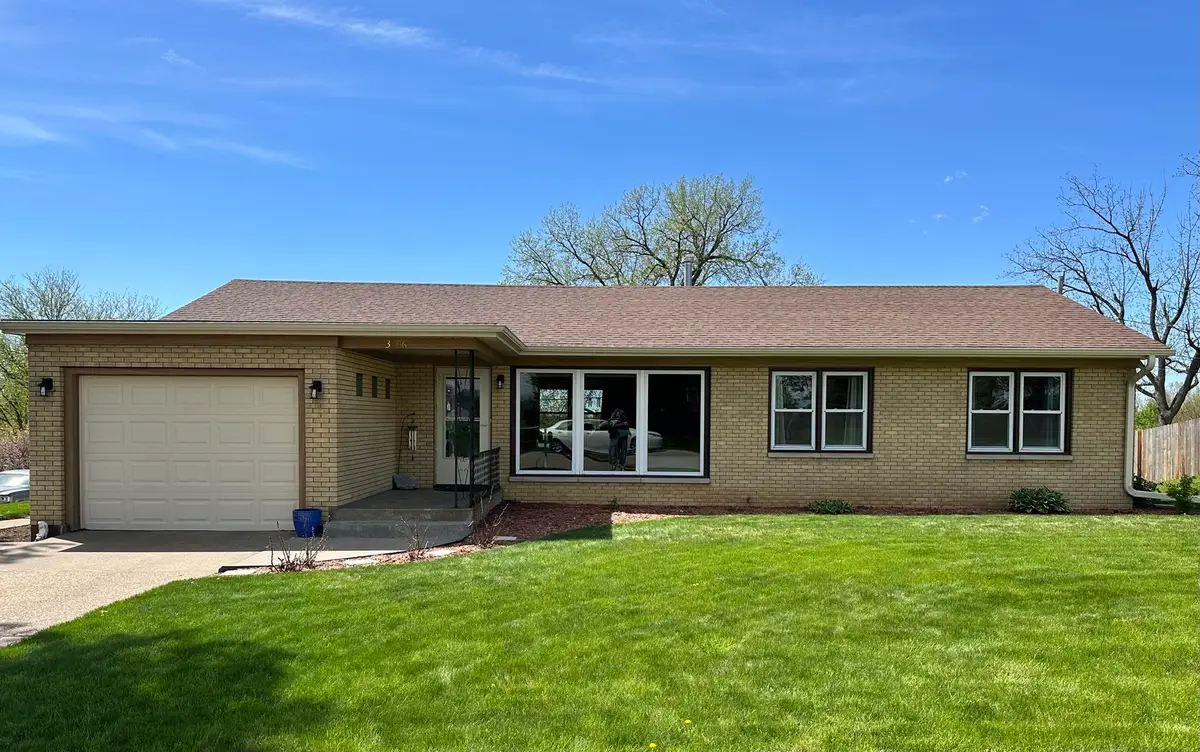 3806 Eagle Heights Drive, Clinton, IA 52372 - #1