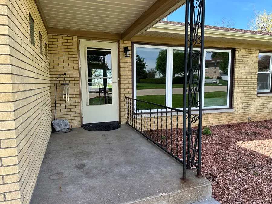 3806 Eagle Heights Drive, Clinton, IA 52372 - #3