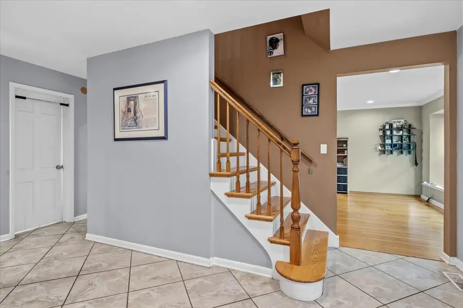 8 Anglican Lane, Lincolnshire, IL 60069 - #3