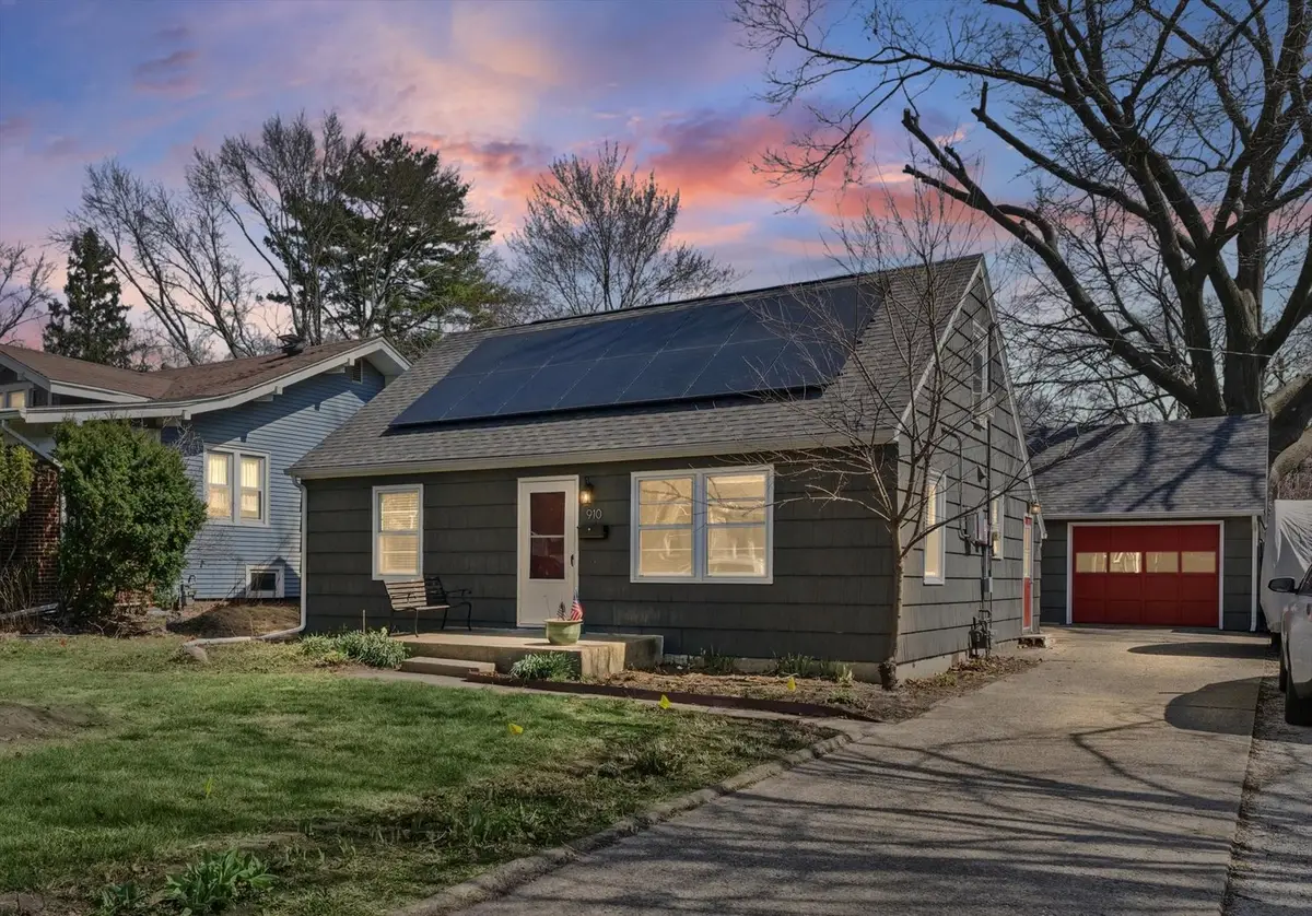 910 S Lynn Street, Urbana, IL 61801 - #1