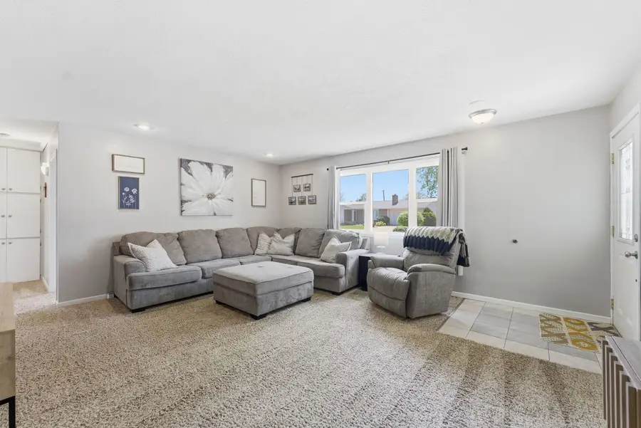 418 W 44th Street, Davenport, IA 52806 - #3