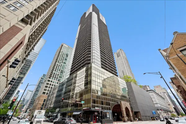 10 E Ontario Street #4602, Chicago, IL 60611